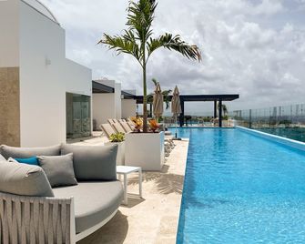 Serenada 2nd Floor 2 Bedroom Condo by Dpm - Playa del Carmen - Pool