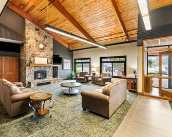 Heartland Inn & Suites, SureStay Collection by Best Western - Park Rapids - Living room