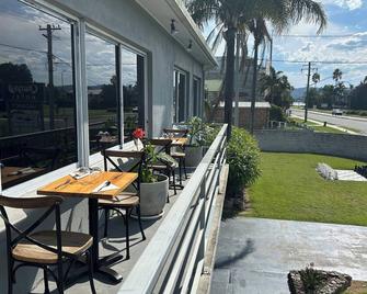 Quays Hotel - Batemans Bay - Patio