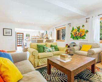 Luxury Villa, Large Pool, Tennis Court. 5 beds 5 baths Aircon/heating all rooms - El Toro - Living room