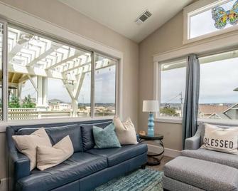 Sandcastle - Sand City House - Hidden Beach Gem - Sand City - Living room