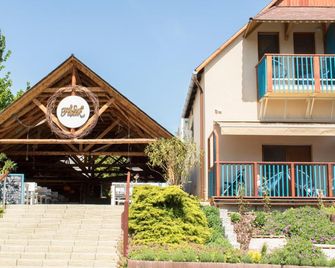 Fészek -Étel és Hotel- - Zánka - Edificio