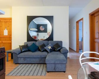 Bayview Two Bedroom St Georges Bay with free parking - Σεντ Τζούλιανς - Σαλόνι