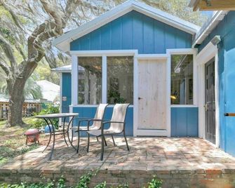 Waterfront Guest Studio Bungalow Cottage Retreat - Shalimar - Patio