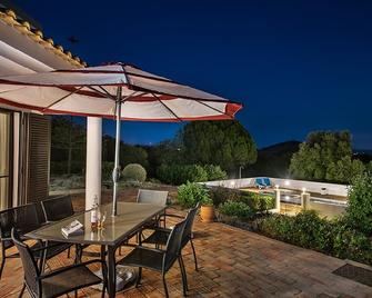 Villa Susana ~ Heated Pool ~ Fast Wi-fi Sleeps 6 + 4 cots - Booking 2026 NOW! - São Bartolomeu de Messines - Balcony