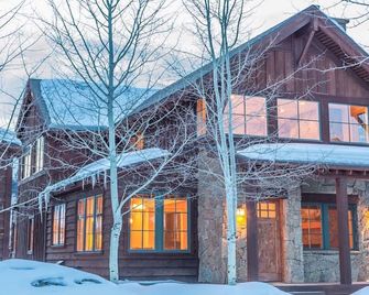 Cabin In The Heart Of Town - Big Sky - Big Sky - Building