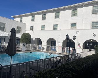Motel 6 Dallas. Tx Downtown - Dallas - Piscina