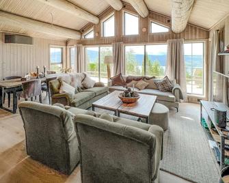Gorgeous Home In Gaalaa With Sauna - Gålå - Sala de estar