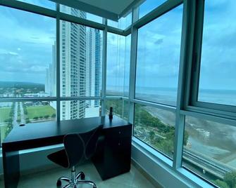 Mar Rojo I 2 Bedroom in Costa del Este - Panama Stadt - Balkon