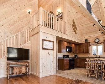 Stay on Kingdom Trails in a four bedroom cabin! - East Burke - Küche