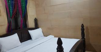 Hotel Fotiya Jaisalmer - Jaisalmer - Bedroom