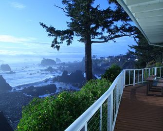 Fantastic Oceanfront Get Away With Awesome Views. - Crescent City - Balcón