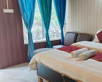 Jayara Resort And Cafe - Barkot - Bedroom