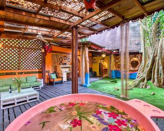 Crystal House located on beautiful Beach front property - Puerto Viejo de Talamanca - Patio