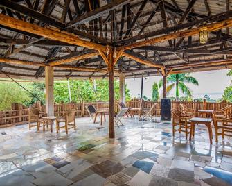 Hotel Royal Nest Entebbe - Entebbe - Patio