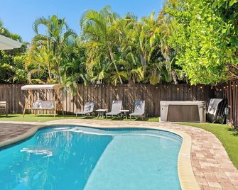 6 BR Villa Steps to Ocean Pool Sauna & Jacuzzi - Fort Lauderdale - Piscina