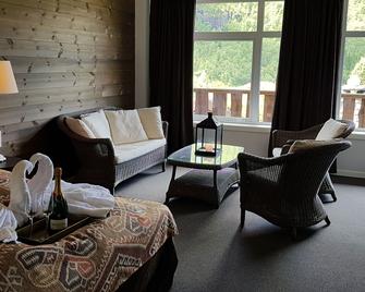 Blåtind Boutique Hotel - Stordal - Living room