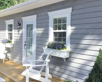One bedroom fully equipped Mahone Bay luxury cottage - Mahone Bay - Innenhof