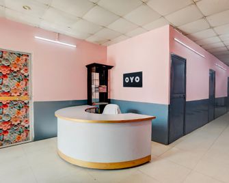 Spot On by OYO Shubh Milan - Muzaffarpur - Front desk