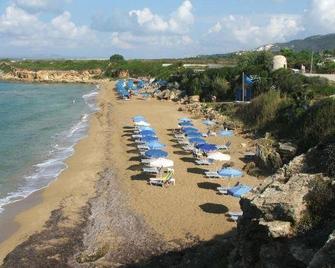 Irinna Hotel - Svoronáta - Beach