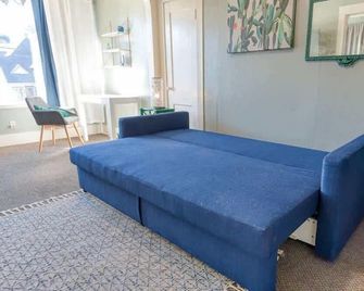 #stayinmydistrict Heritage House Private Suite - Coos Bay - Huiskamer