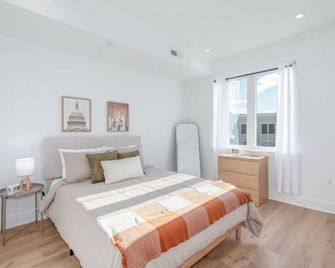 Modern Capitol Hill Apartment with Balcony - 3 Min Walk to Metro! - Washington, D.C. - Bedroom