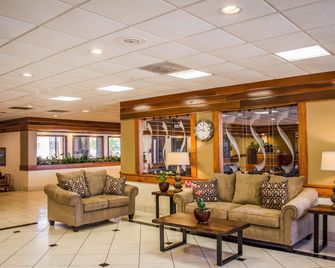 Quality Inn & Suites Pensacola Bayview - Pensacola - Lobby