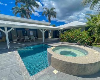 Majesty Palm - Saint-François - Piscina