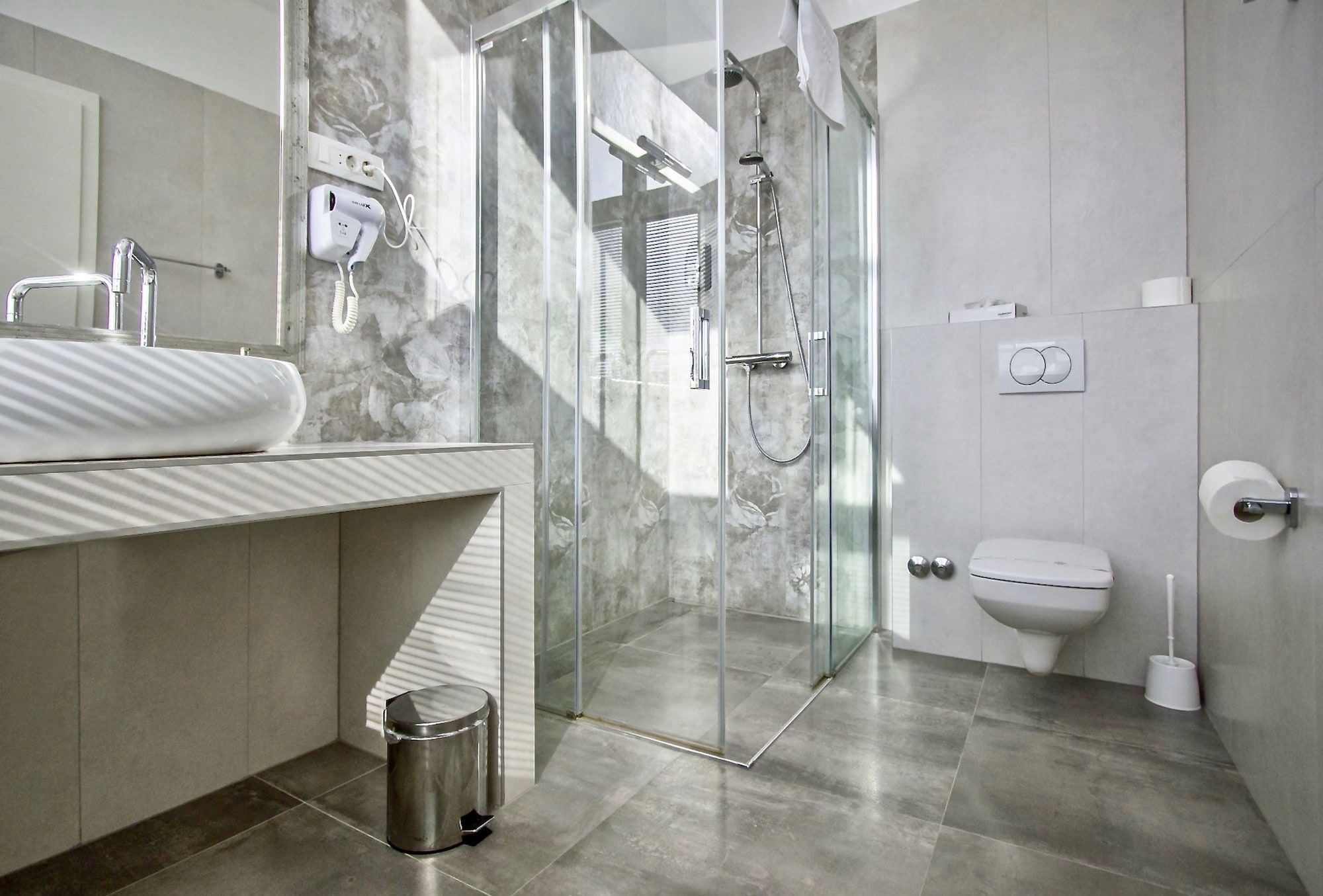 بريما لوتسي داون تاون