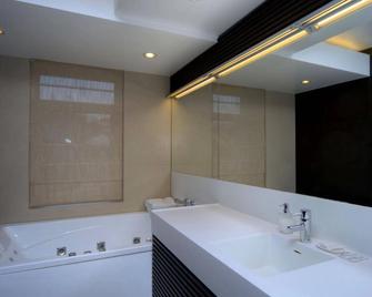 Kievinn - Kyiv - Bathroom