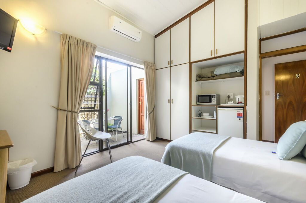 أدميرالز لودج جيست هاوس بي آند بي - بورت إليزابيث - غرفة نوم