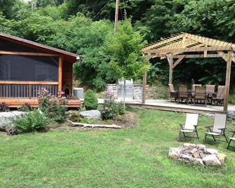 The Rock Great Secluded Cabin for Fishing Hiking Swimming on 200 Acres - Covington - Patio