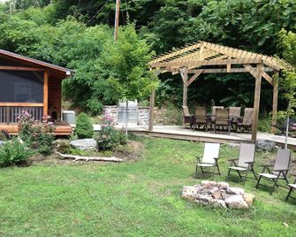 The Rock Great Secluded Cabin for Fishing Hiking Swimming on 200 Acres - Covington - Patio