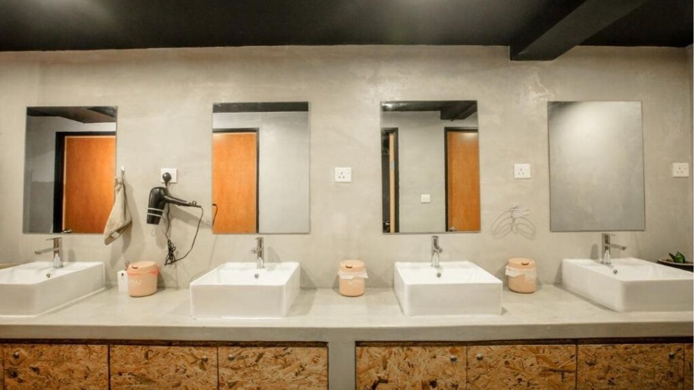 Homy Seafront Hostel