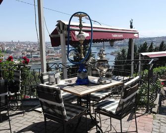 Turquhouse Hotel - Istambul - Varanda