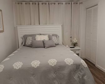 Global Bed & Breakfast - Pottsville - Bedroom