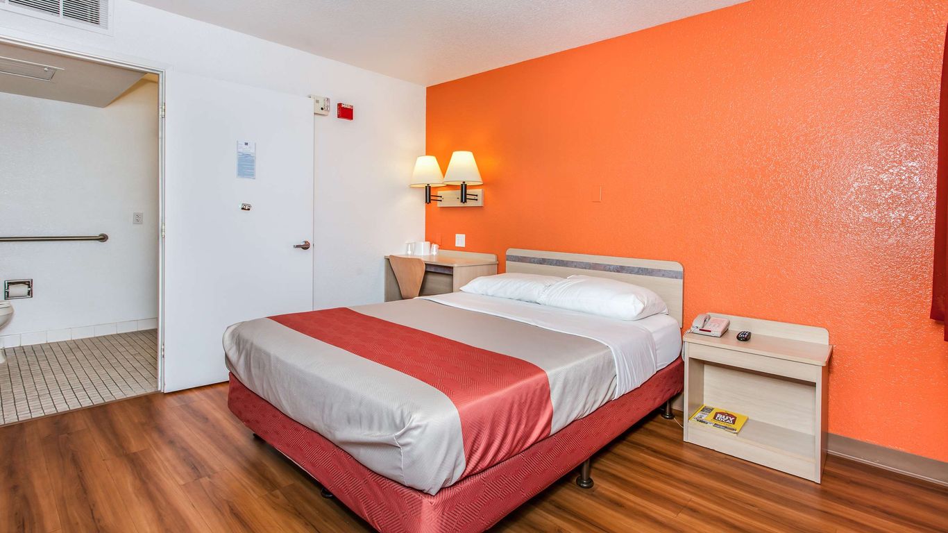 موتل 6 فاكافيل، كاليفورنيا