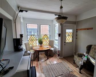 Cozy suite for 2, kitchenette, ground floor private entrance, centre Liverpool. - Liverpool