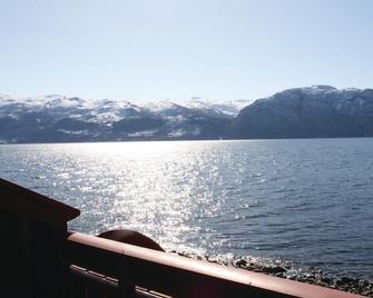 2 bedroom cozy home in ålvik - Herand - Balcón