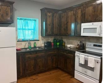 Wilbarger #2 3 bedroom/2 bath apartment - Vernon - Kitchen