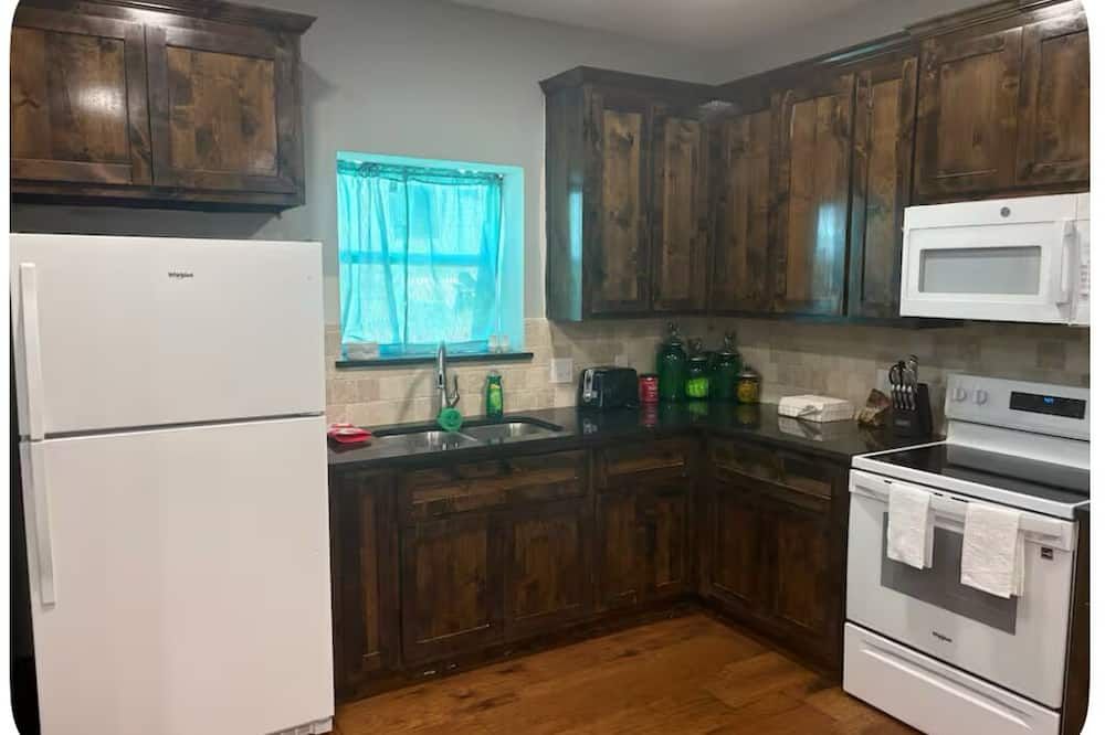 Terrific 3-bedroom apartment with Wifi - Vernon - Кухня
