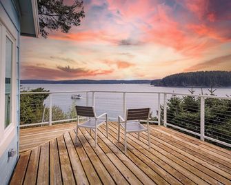 The Cliffside Poustinia - Kodiak - Balcony
