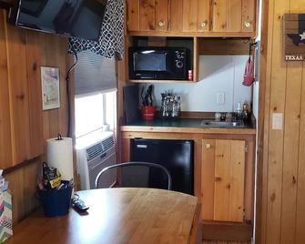 The Roadrunner Tiny Cabin at Palo Duro - Canyon - Kitchen