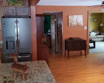 Charming Country farmhouse - Fredonia