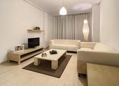 Piso 3 habitaciones plaza de garaje privada y gratuita - Almería - Sala de estar
