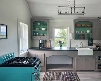 Rustic meets Modern at 'The Dairy Barn' Located near I-77 and the New River - Hillsville - Keuken