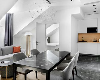 The Basilian Minsk, Curio Collection By Hilton - Minsk - Comedor