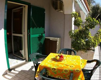 Bleu Village - Meta - Terasa