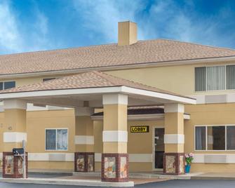 Super 8 by Wyndham Hanover - Hanover - Edificio