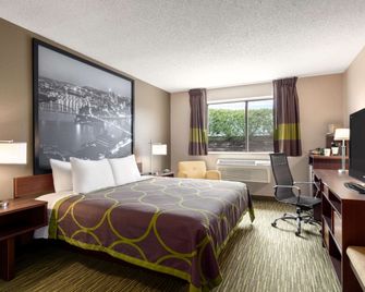 Super 8 by Wyndham Hanover - Hanover - Bedroom